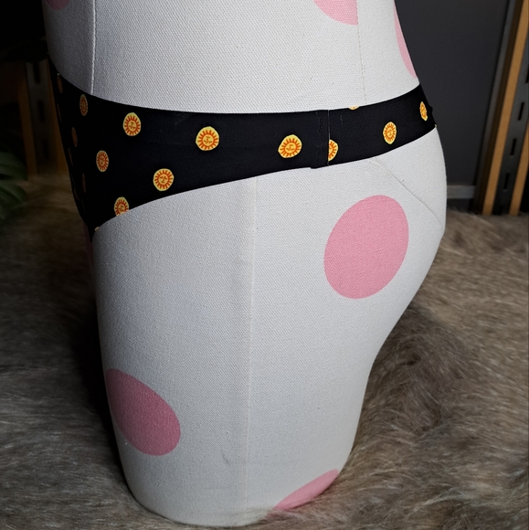 NWOT • UO Out from Under • Black Sun Stretch Seamless Pattern Thong Medium - Picture 6 of 10